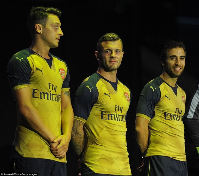 Tuyển tập áo đấu của CLB Arsenal trong các mùa giải gần đây 3
