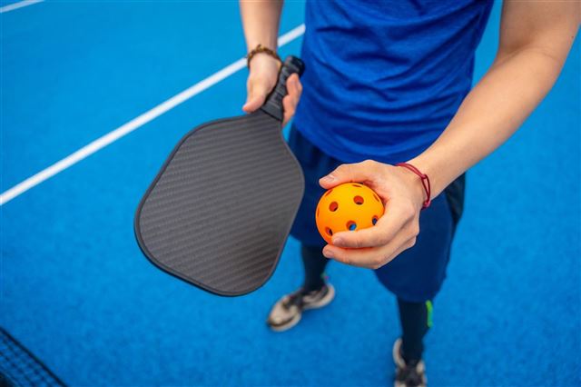 Cảnh Báo: Vợt Pickleball Không Thương Hiệu Giá Rẻ Tiềm Ẩn Nhiều Rủi Ro