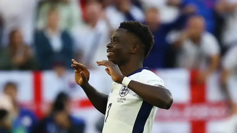 Lách qua khe cửa hẹp