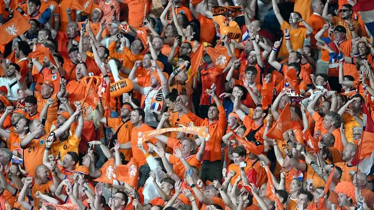 Chú ngựa ô bị Cơn lốc cuốn đi