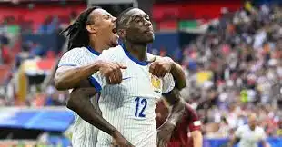 Chật vật để giật tấm vé vào Tứ kết