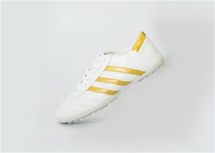 Giầy Bóng Đá phủi CT3 trắng sọc vàng