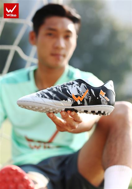 Giày Bóng Đá Wika Army bạc 1