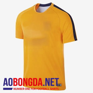 Áo Barcelona training pre-match