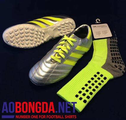 Giầy bóng đá phủi 3 sọc CT3 bạc sọc chuối