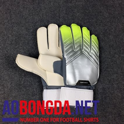 Găng thủ môn bạc loang vàng