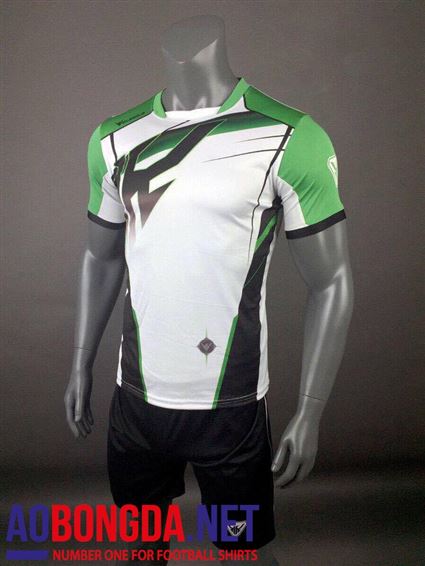 Mẫu áo bóng đá không logo Eureka trắng pha xanh lá, đen