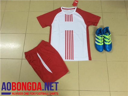 Mấu áo không logo  trắng đó