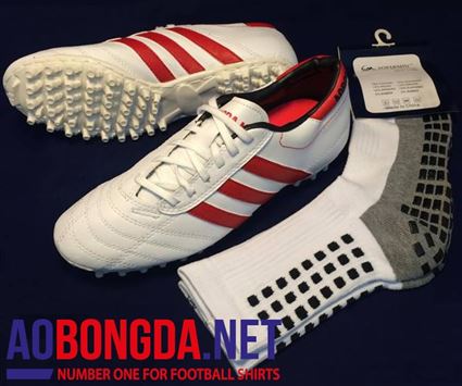 Giầy bóng đá trắng 3 sọc đỏ